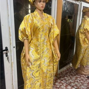 Oheneyere Rich Auntie Buobuo with a belt for grip and a Head wrap